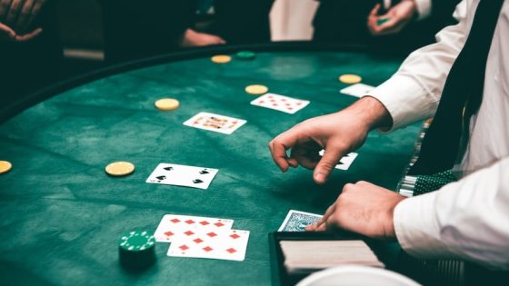 الحكومة الهندية تشكل لجنة لتنظيم المقامرة عبر الإنترنت
